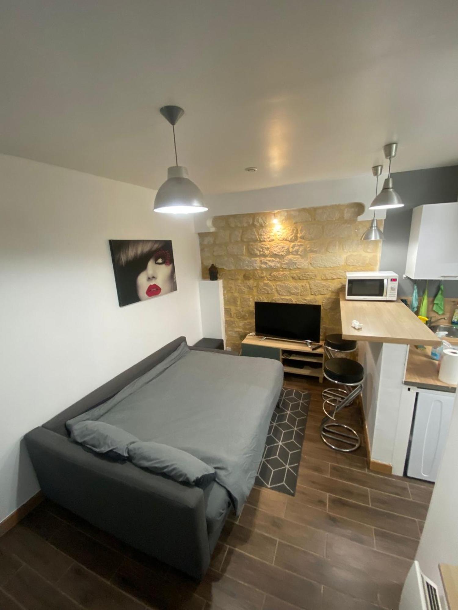 Agreable Appartement In Montmartre Paris Exterior photo